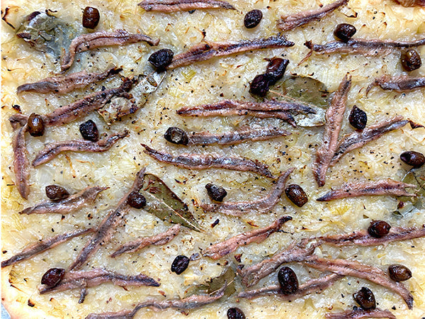 Pissaladière Provençale : La Recette Authentique Revisitée à la Socca