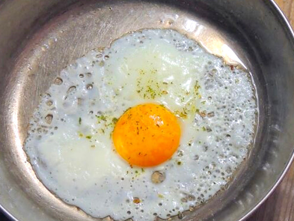 cuisson oeufs au plat poele inox