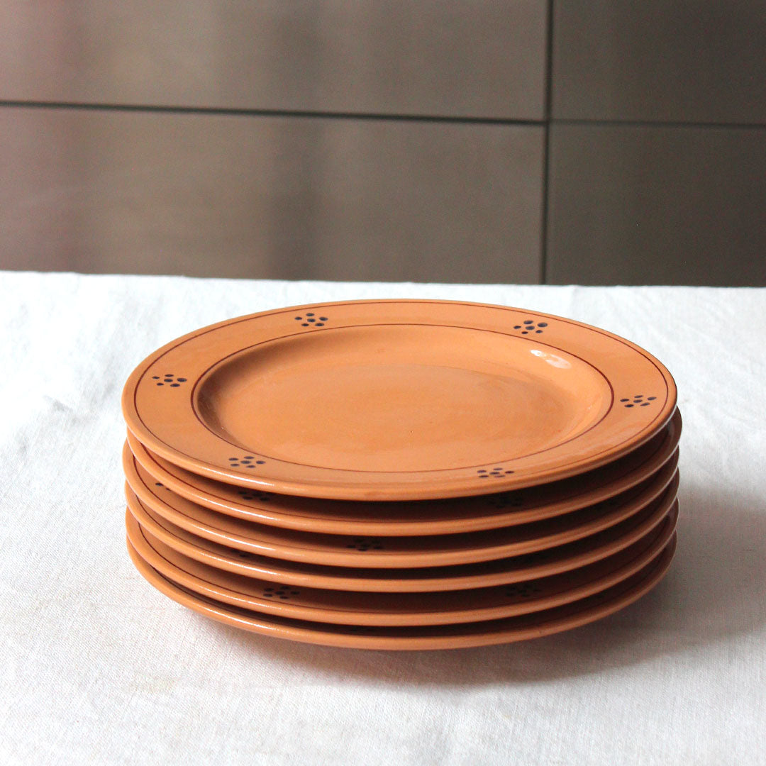 Assiette plate en terre cuite