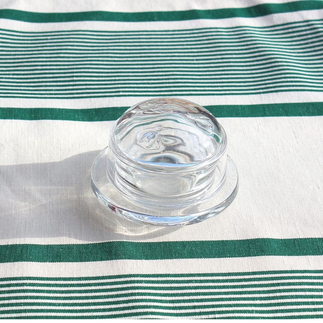 Beurrier en verre rond motif abeilles la rochère