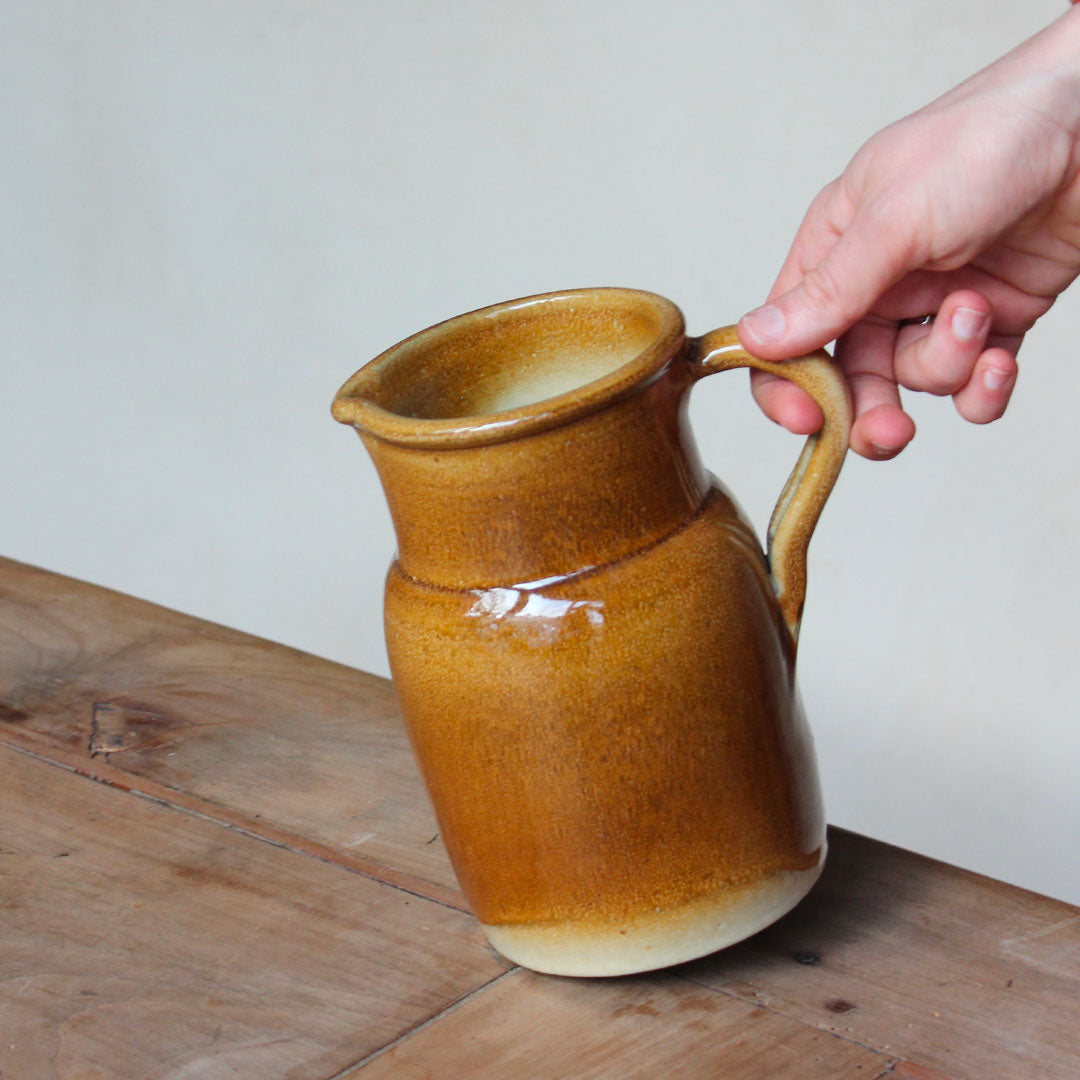 Carafe en céramique artisanale