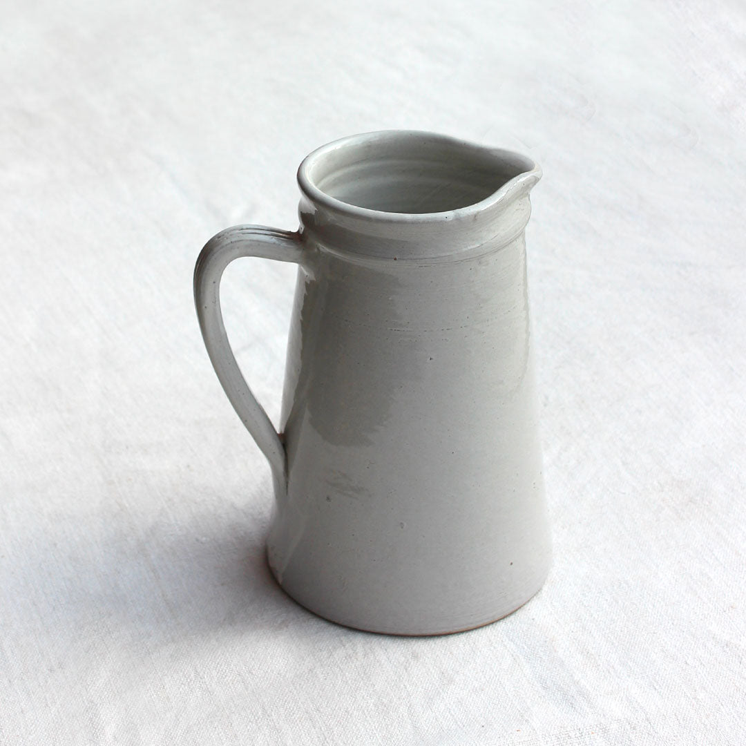 Pichet droit en céramique artisanale