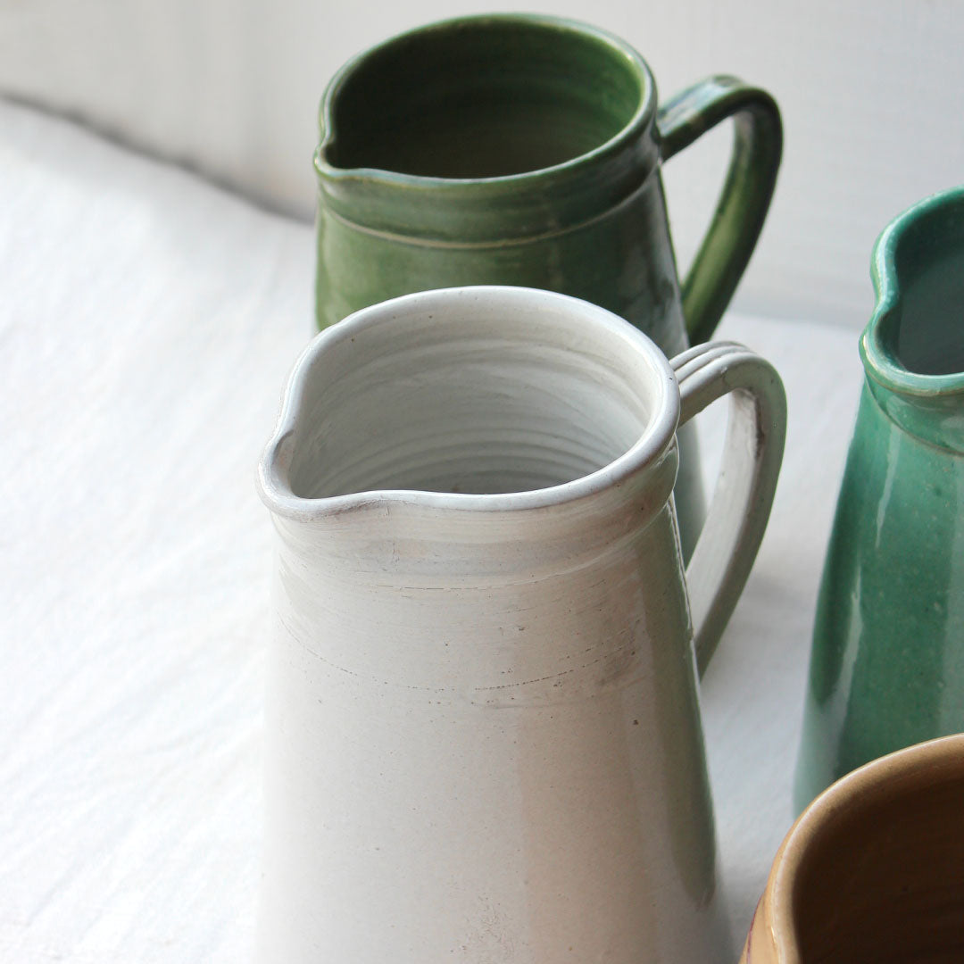 Pichet droit en céramique artisanale