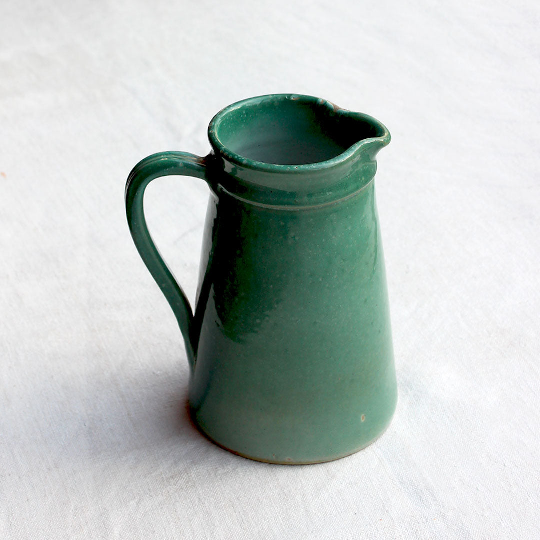 Pichet droit en céramique artisanale