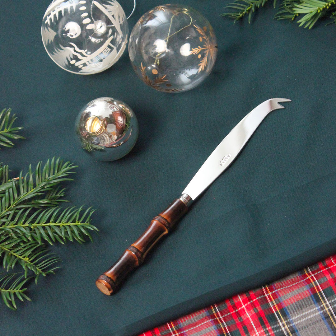 Couteau à fromage design avec manche en bambou