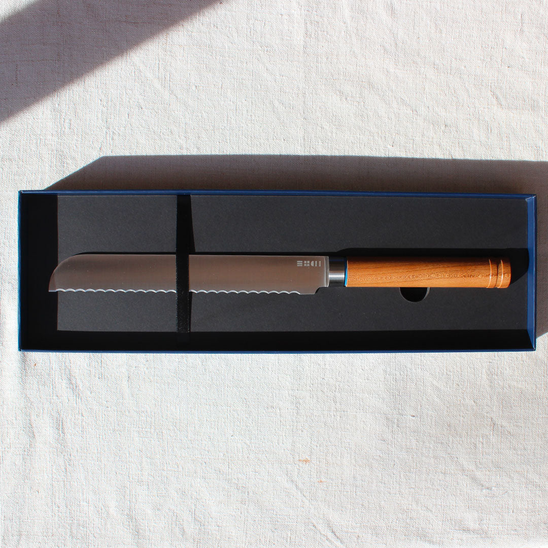 Couteau à pain manche en bois de merisier