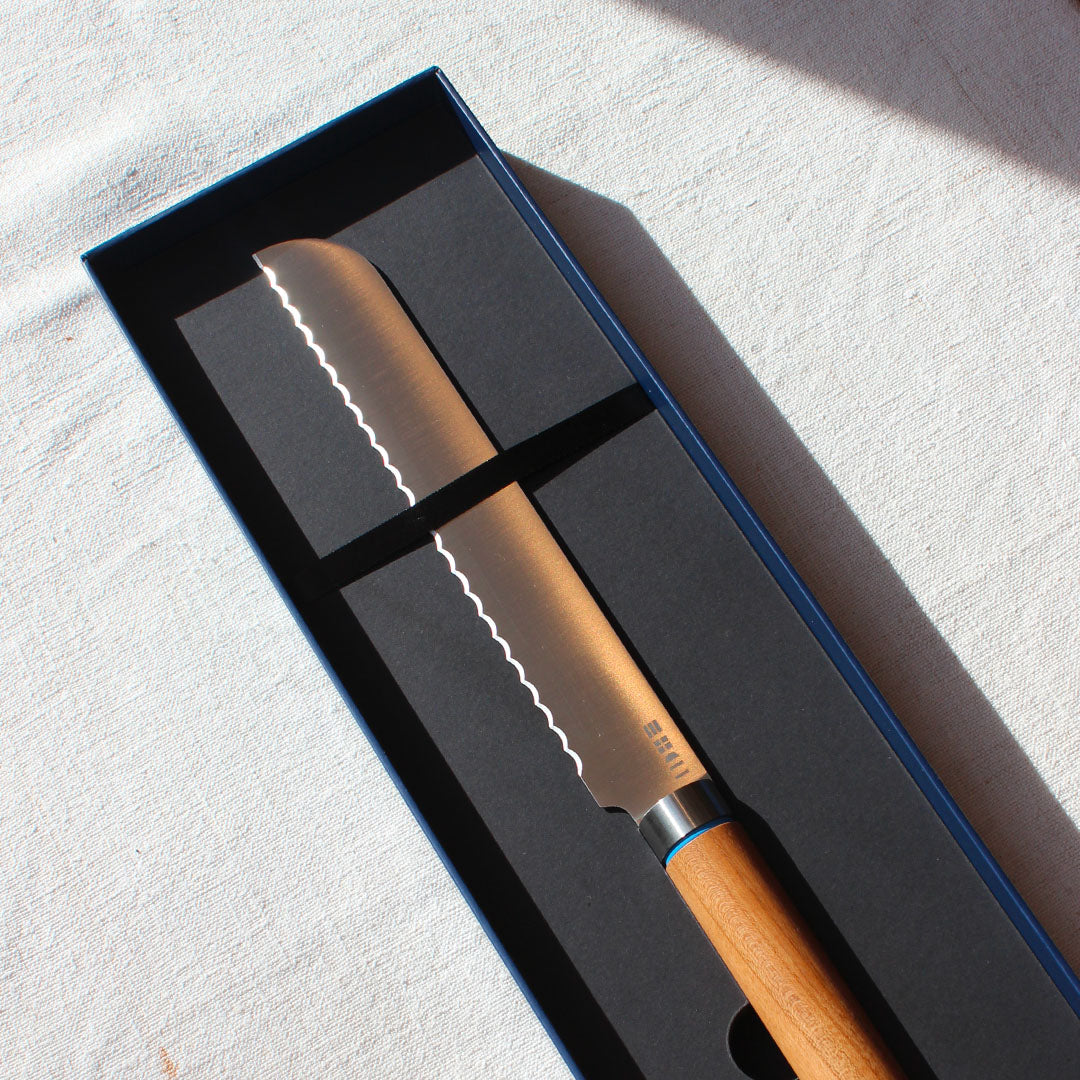 Couteau à pain manche en bois de merisier