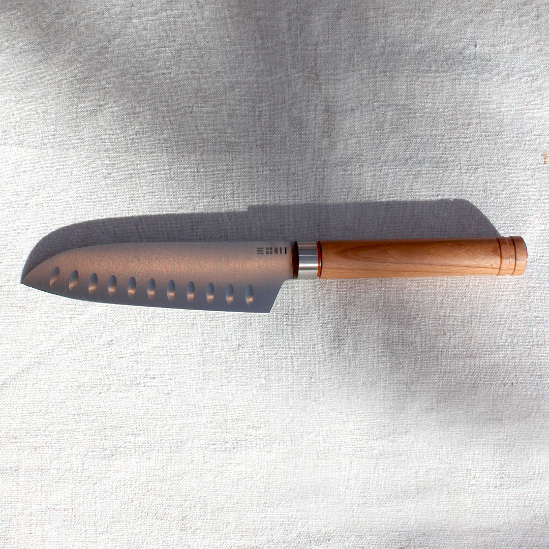 Couteau de chef Santoku manche en bois de merisier