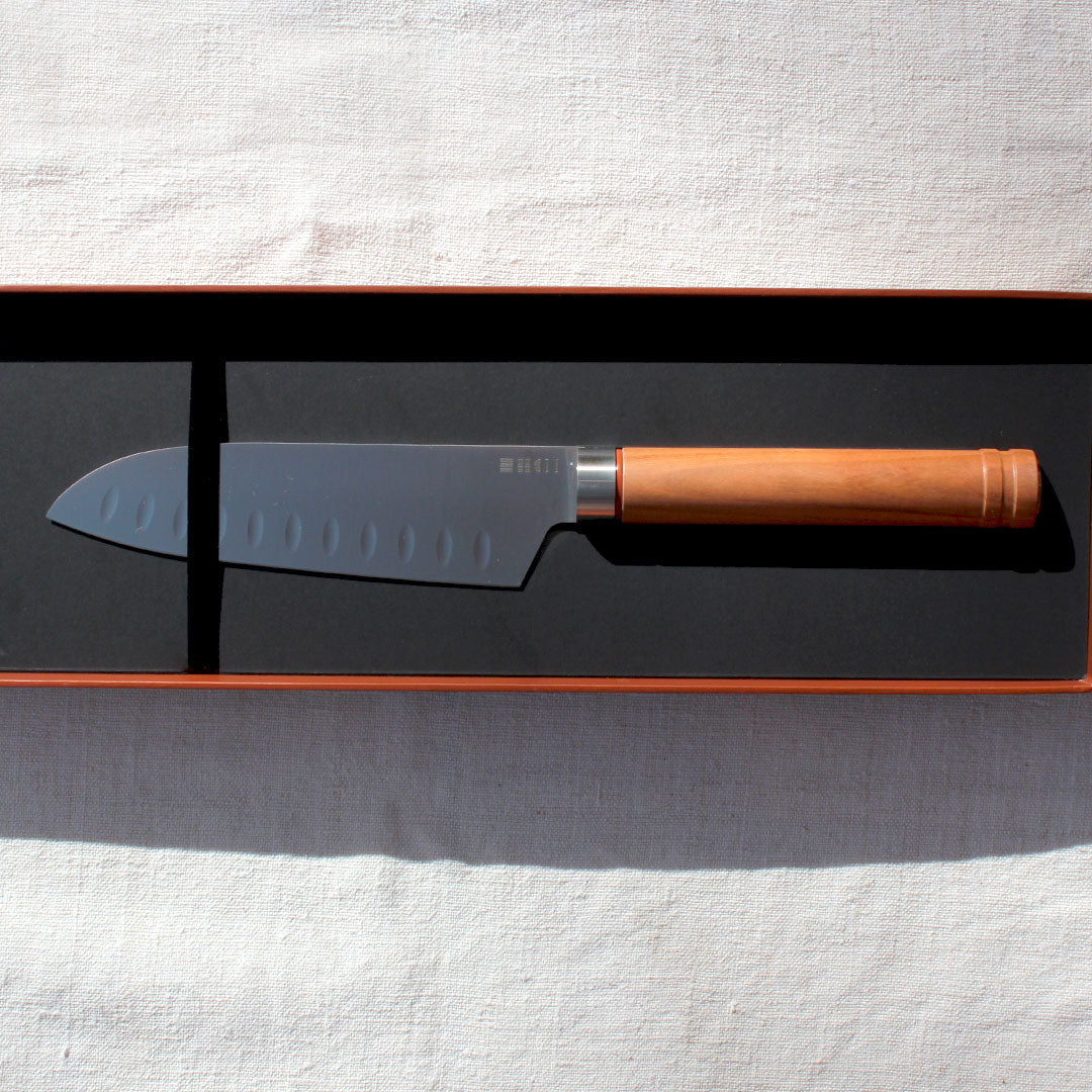 Couteau de chef Santoku manche en bois de merisier