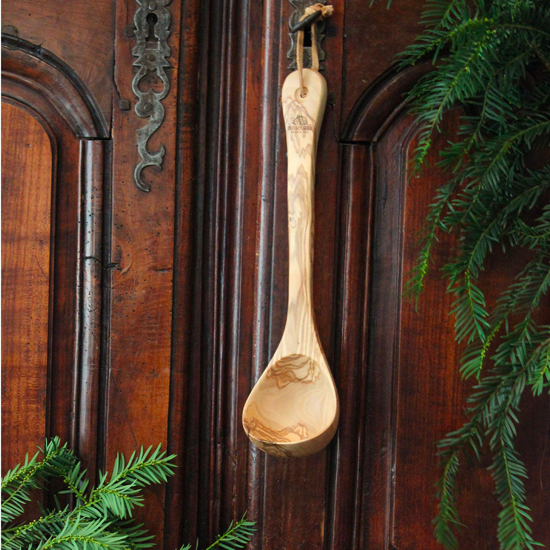Louche en bois d'olivier verni