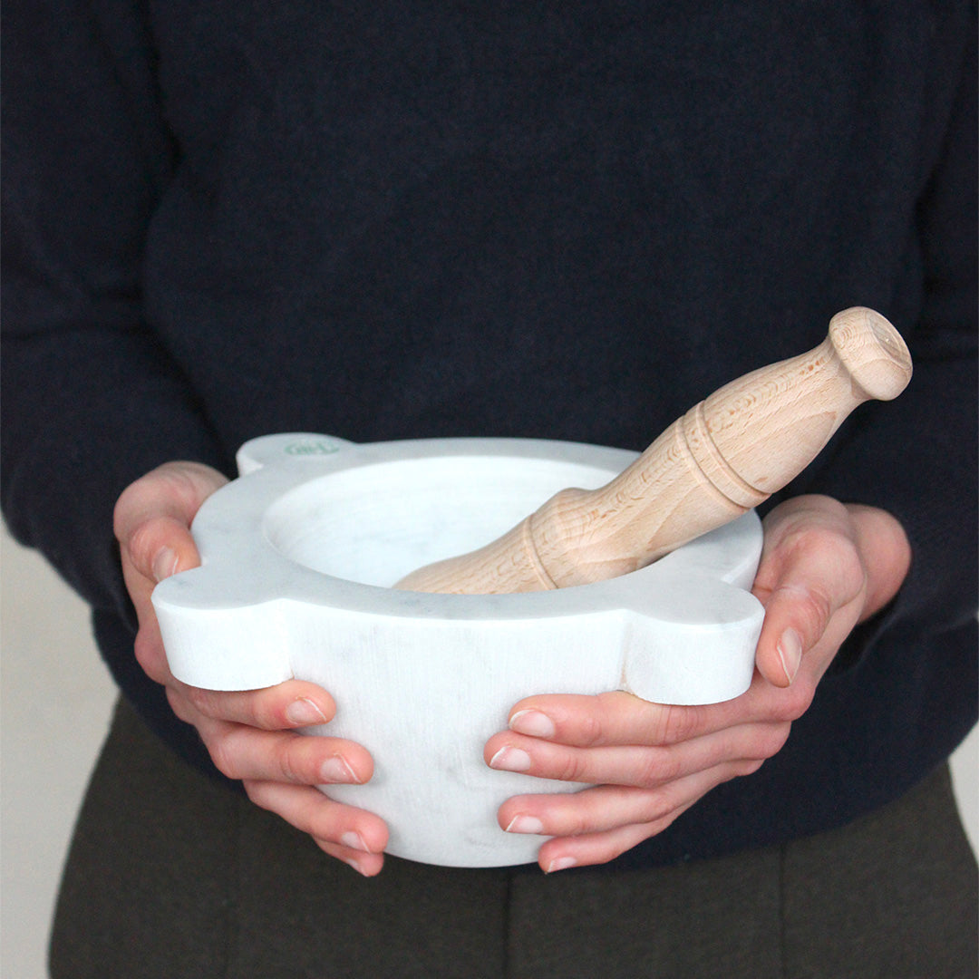 Mortier en marbre de Carrare avec pilon en bois