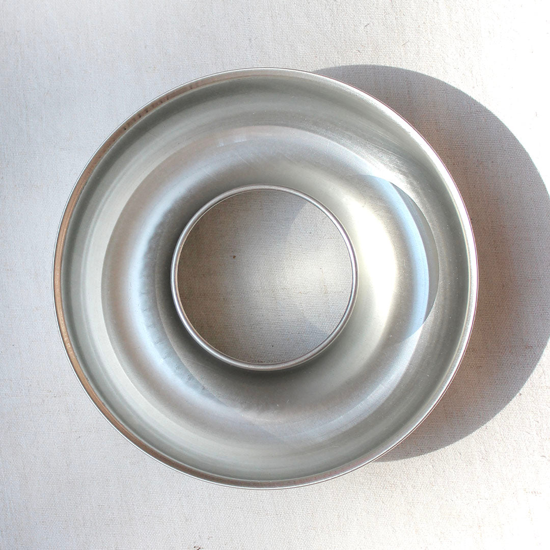 Moule à baba en fer blanc