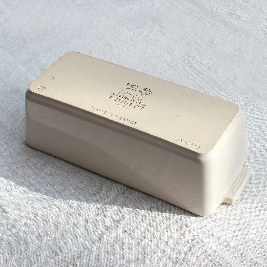 Moule à cake en céramique - ivoire - peugeot