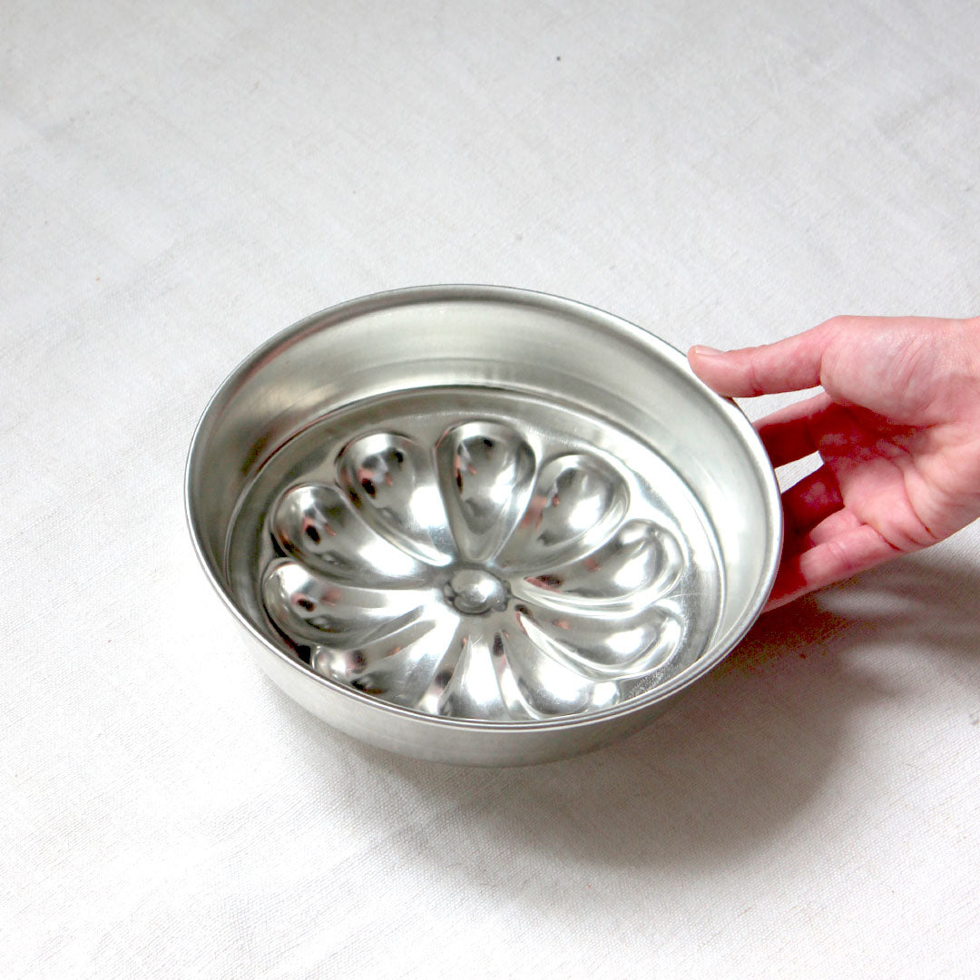 Moule à gâteau rosace en fer blanc