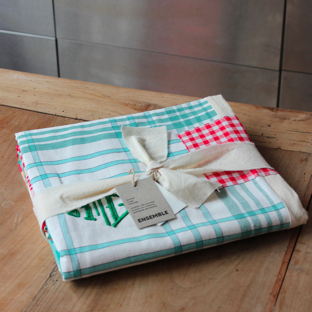 Nappe upcyclée écrue avec patchwork coloré