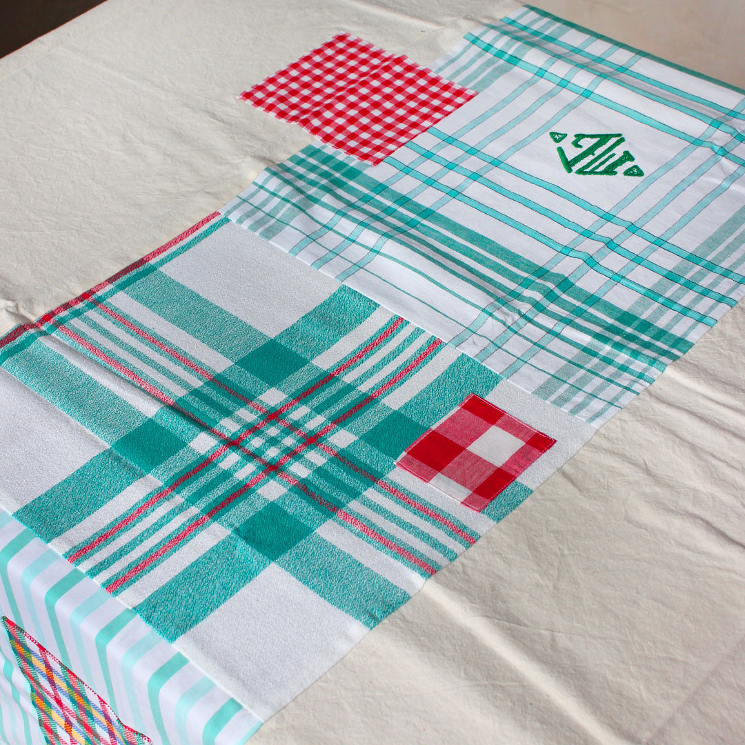 Nappe upcyclée écrue avec patchwork coloré