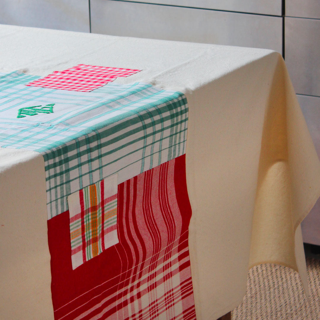 Nappe upcyclée écrue avec patchwork coloré