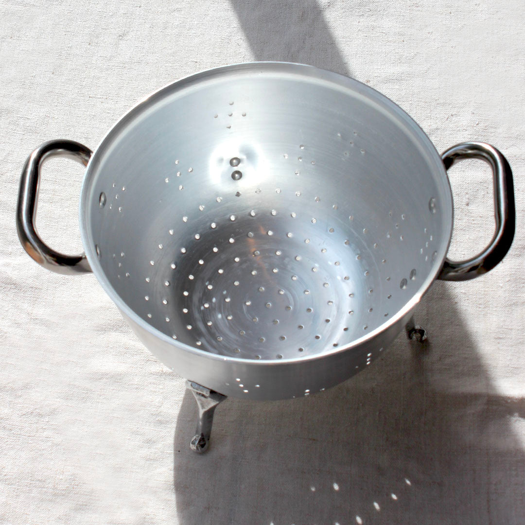 Passoire à anses sur trepied