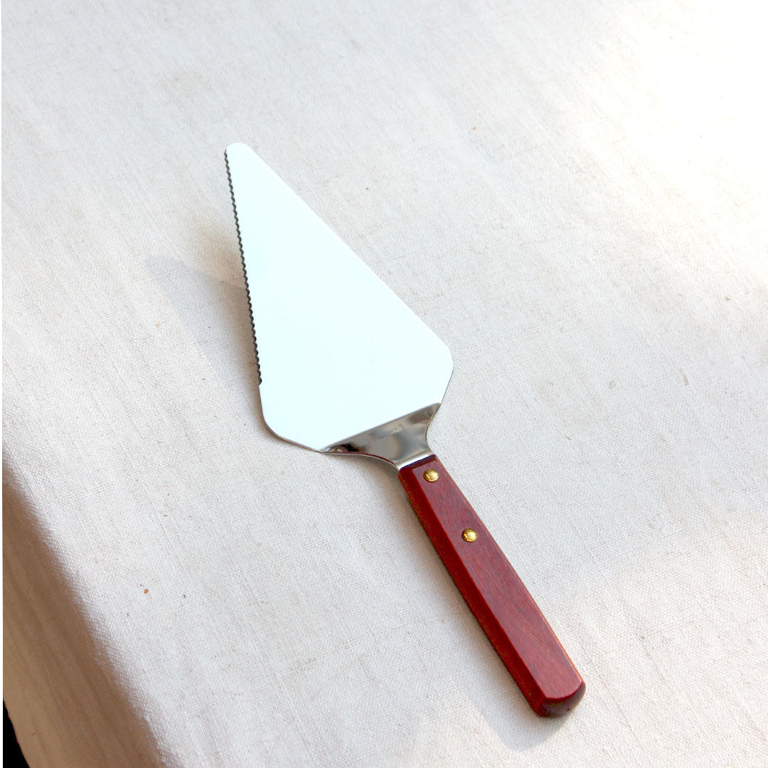Pelle à tarte crantée