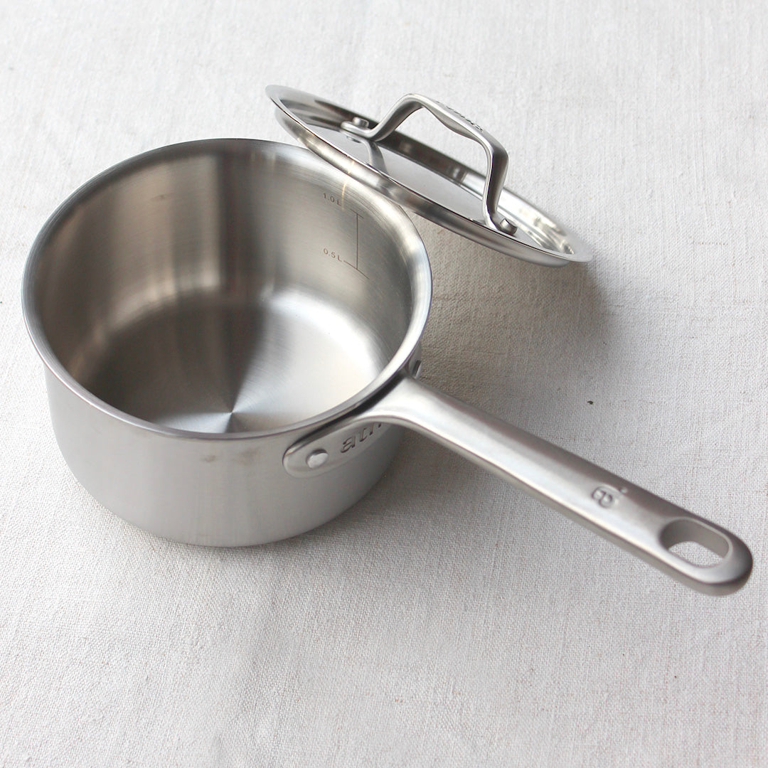 Petite casserole à sauce en inox 18/10 avec manche fixe