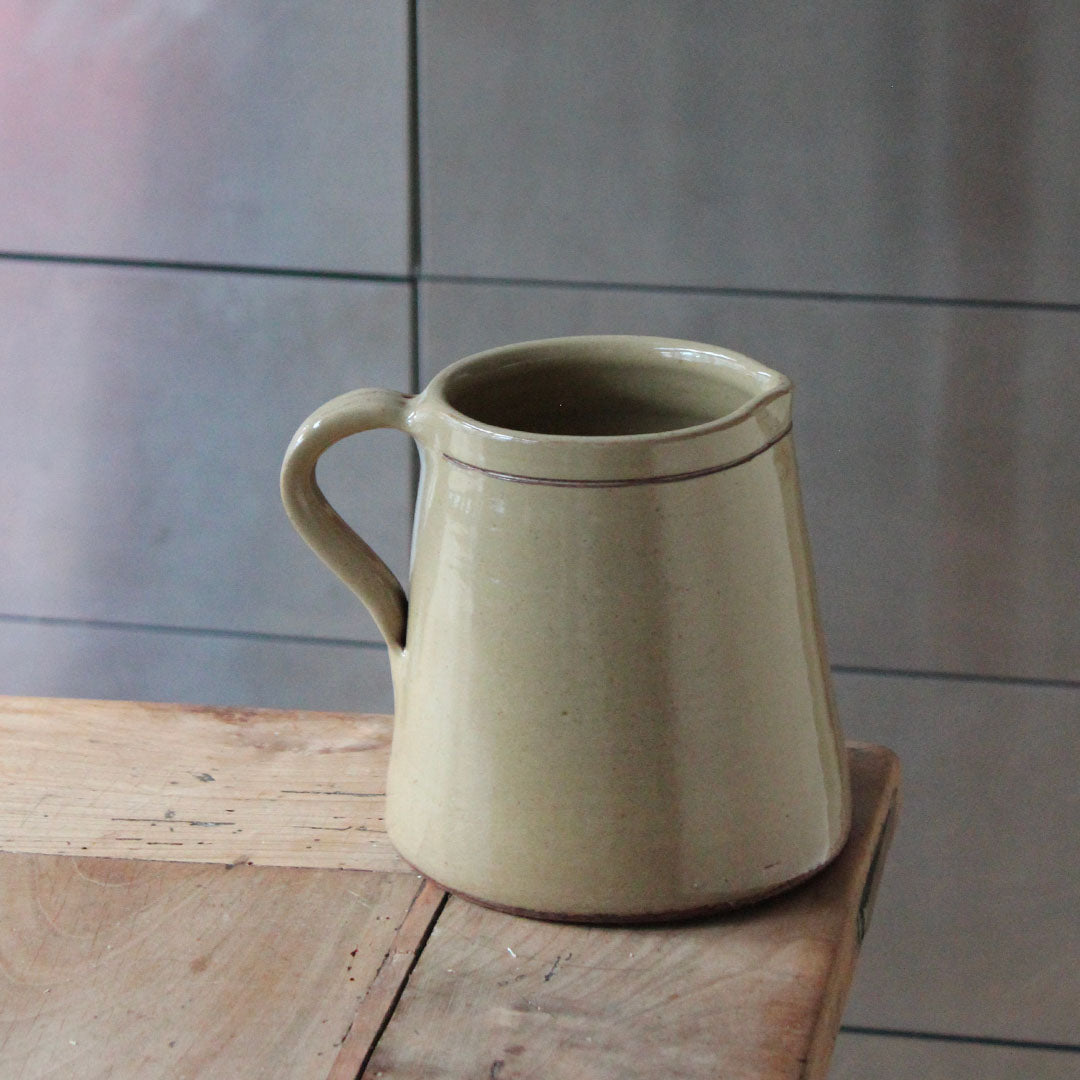 Pichet broc en céramique artisanale