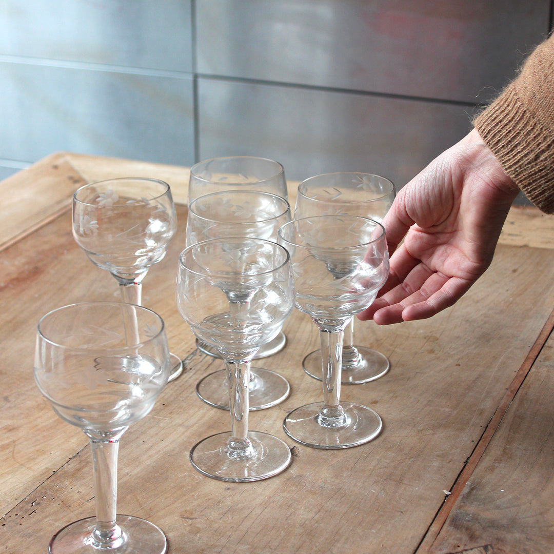 7 verres à pied gravés vintage