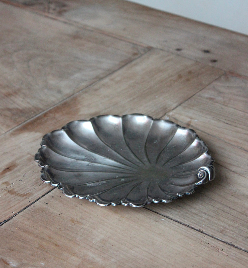 Assiette coquillage en métal argenté vintage