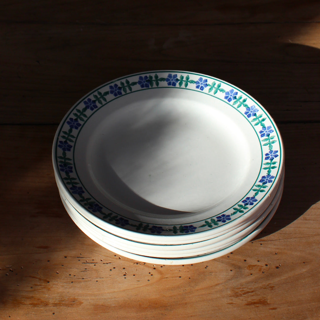 Assiettes Saint Amand à la frise bleue et verte