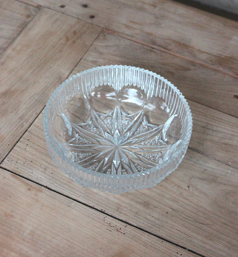 Saladier en verre transparent ciselé vintage