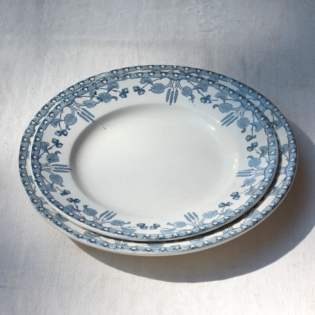 Duo de plats de service en terre de fer vintage