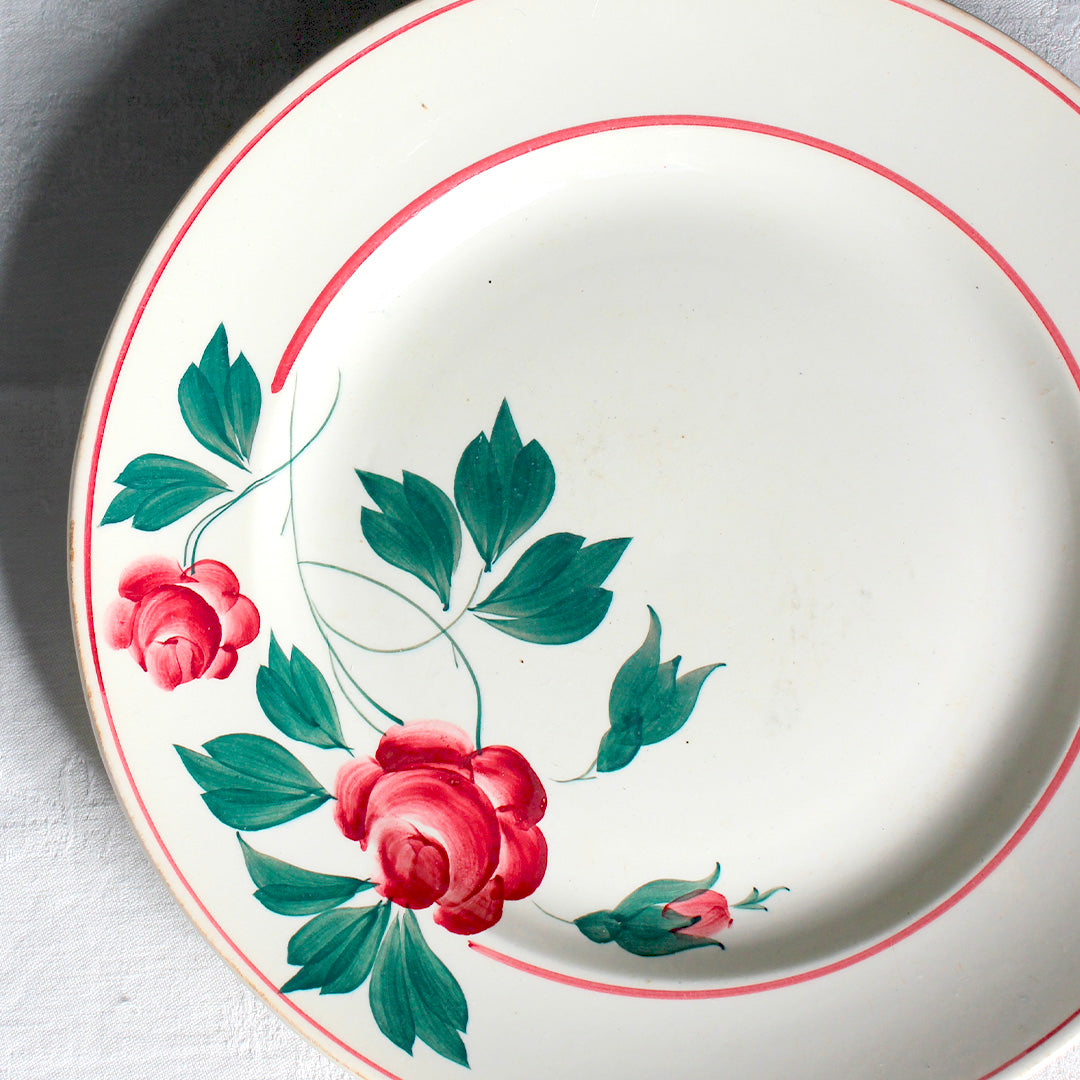 Plat de service aux roses