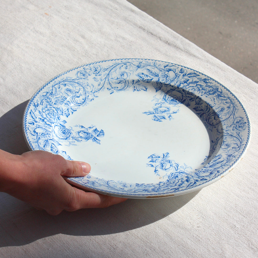 Plat de service ancien en terre de fer