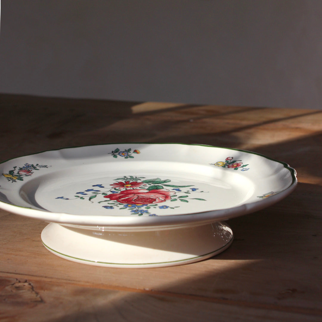 Duo d'assiettes sur pied aux bouquets de fleurs