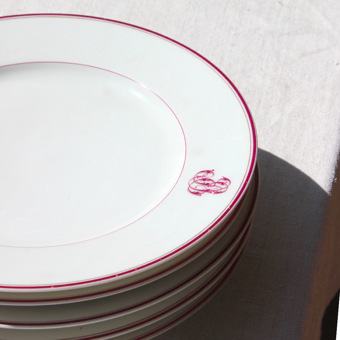 Série d'assiettes en porcelaine ancienne
