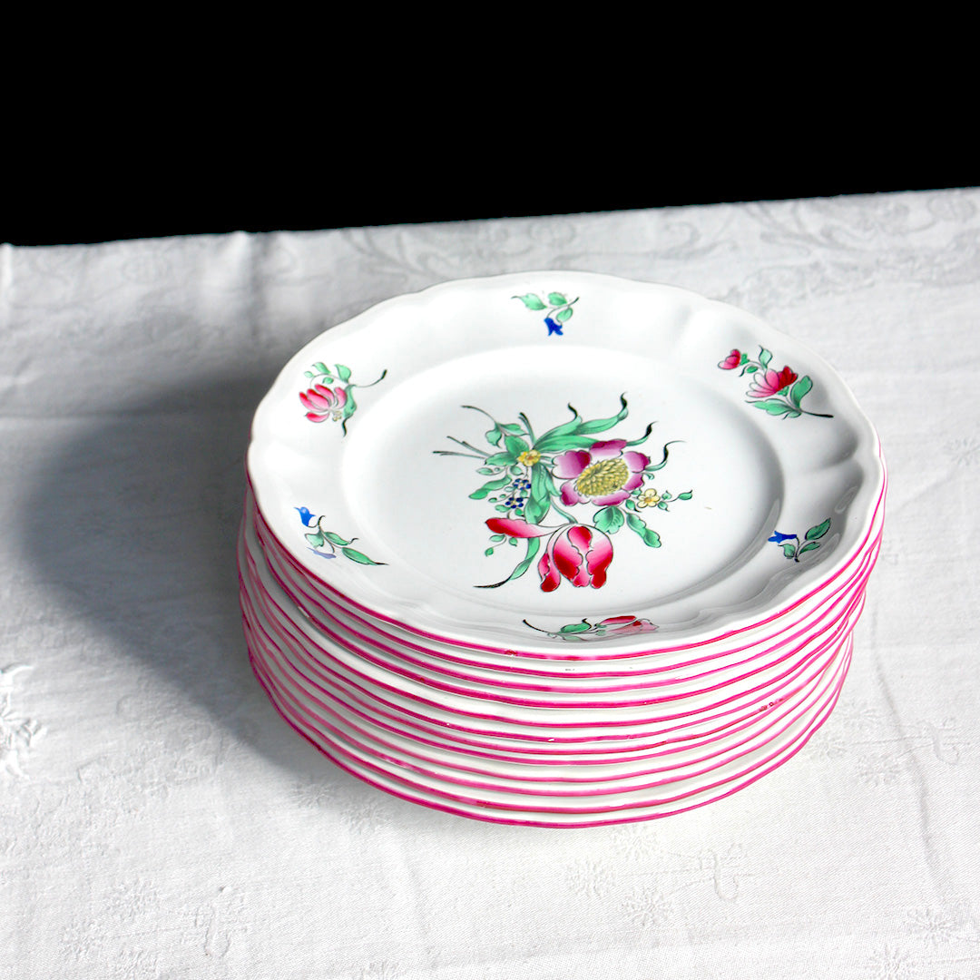 12 assiettes plates de Lunéville
