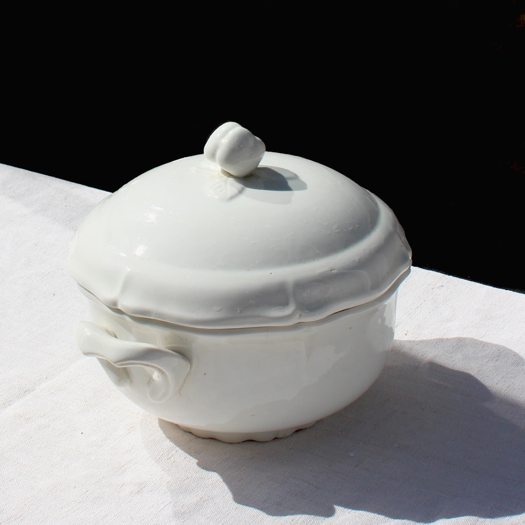 Soupière en faïence blanche