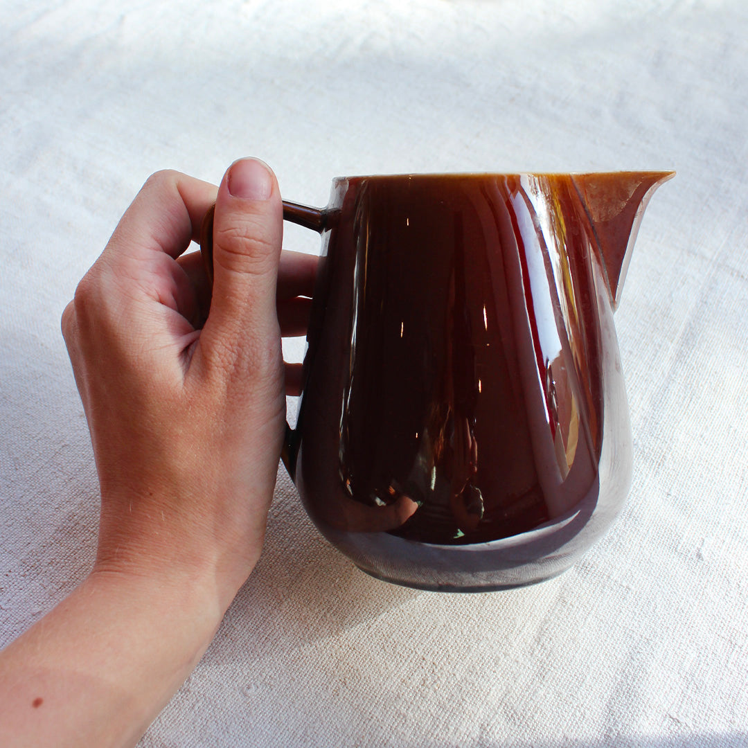 Pot en céramique brune