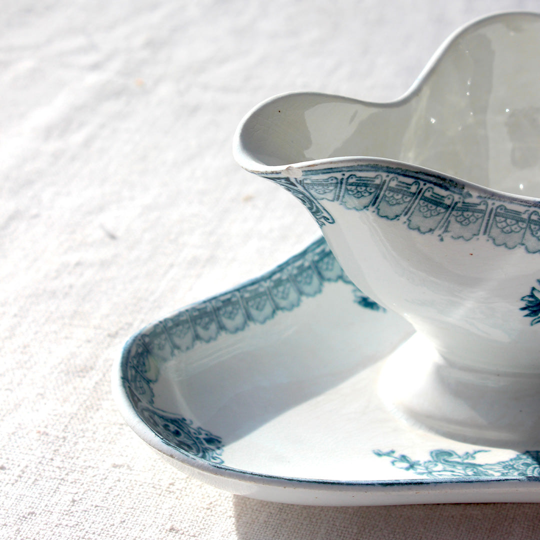 Saucière ancienne en terre de fer