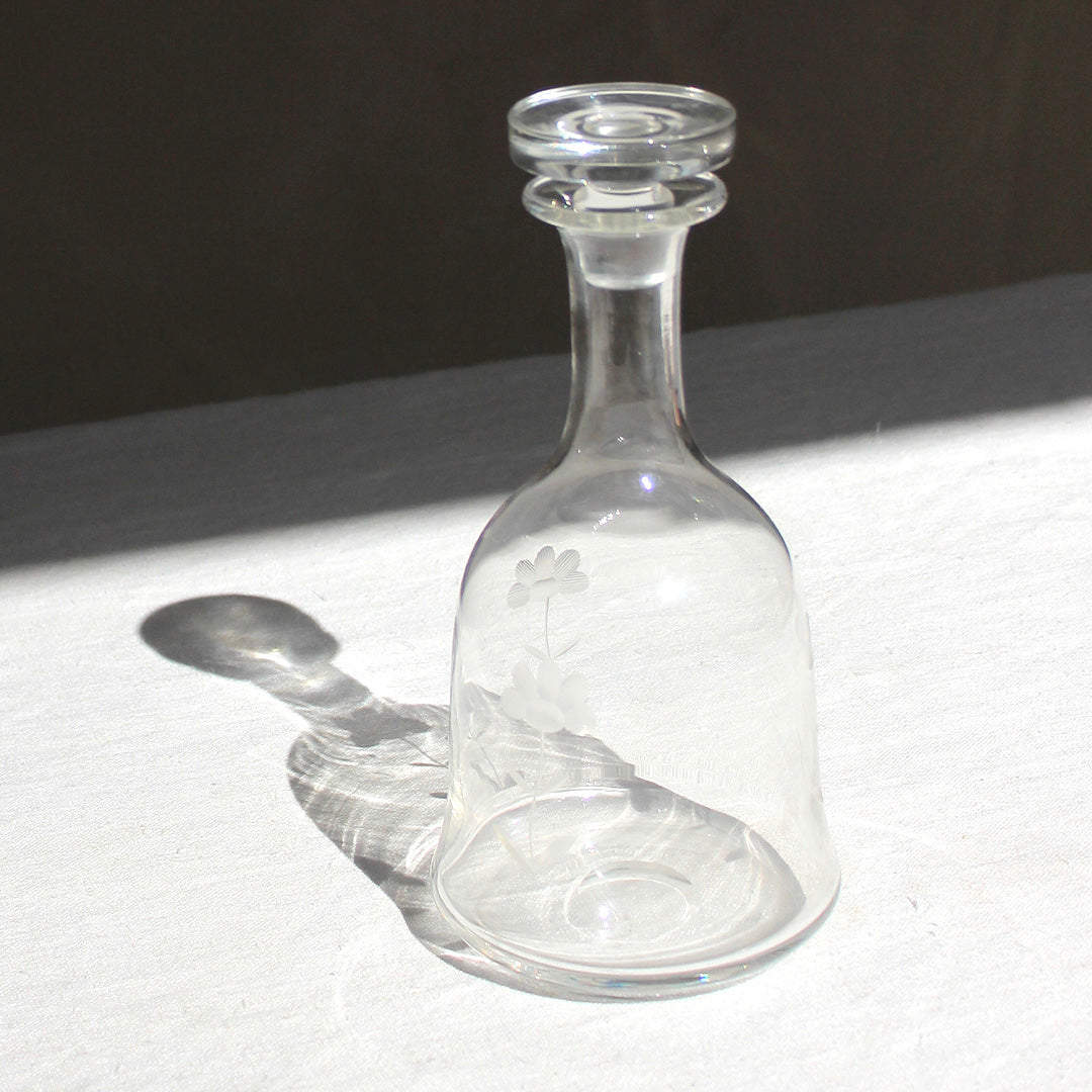 Carafe à vin gravée