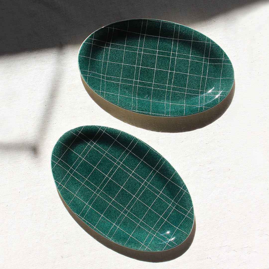 Plats ovales en faïence vert foncé