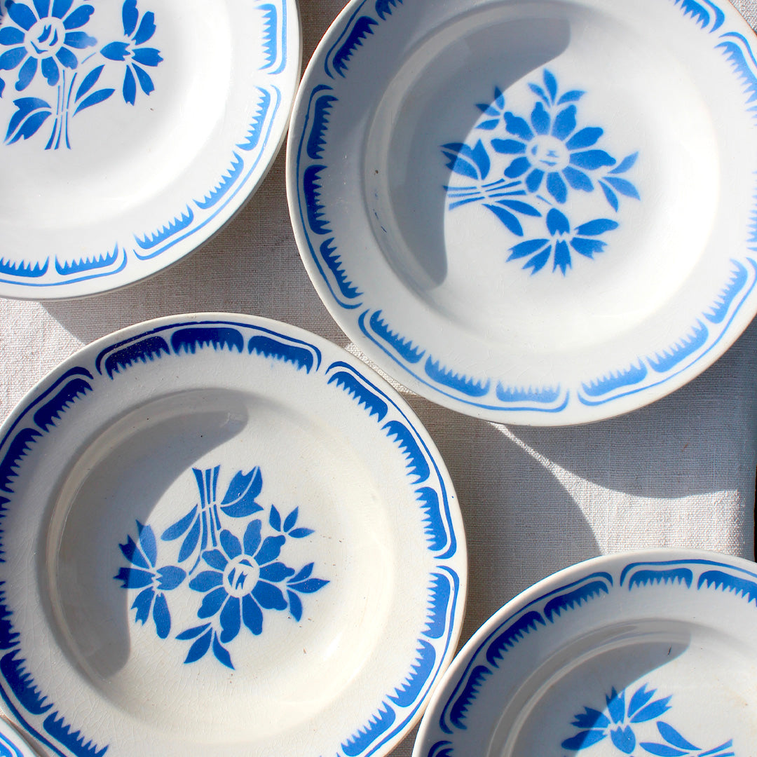 8 assiettes creuses en faïence blanche fleurie