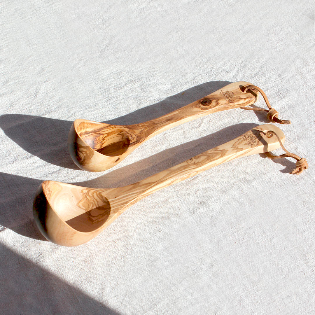 Louche en bois d'olivier verni