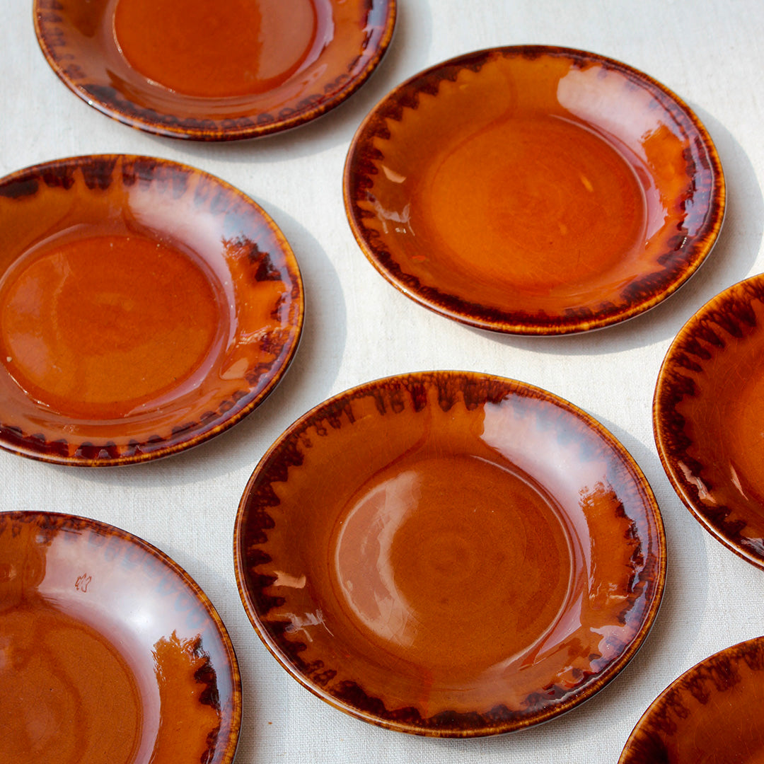 Assiettes à dessert en céramique brune