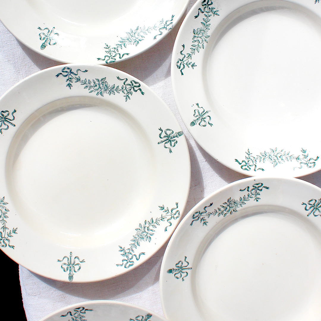 Assiettes anciennes en terre de fer