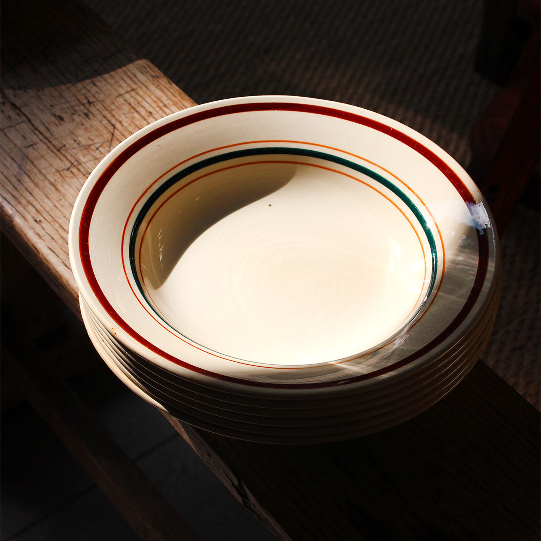 6 assiettes creuses aux rayures colorées