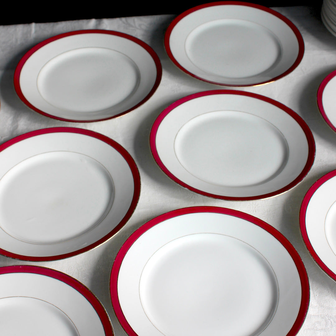 Assiettes en porcelaine liseré rose framboise