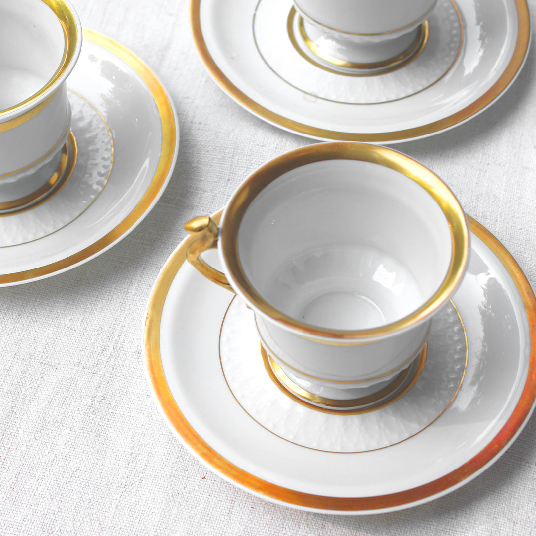 4 tasses à café en porcelaine au liseré doré vintage