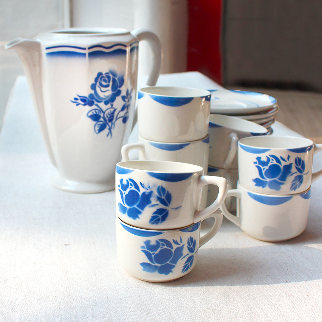 Service à café aux fleurs bleues