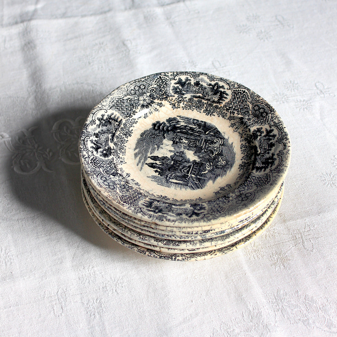 7 assiettes à dessert anciennes