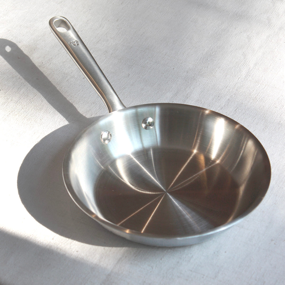 Poêle en inox 18/10 manche fixe Atma